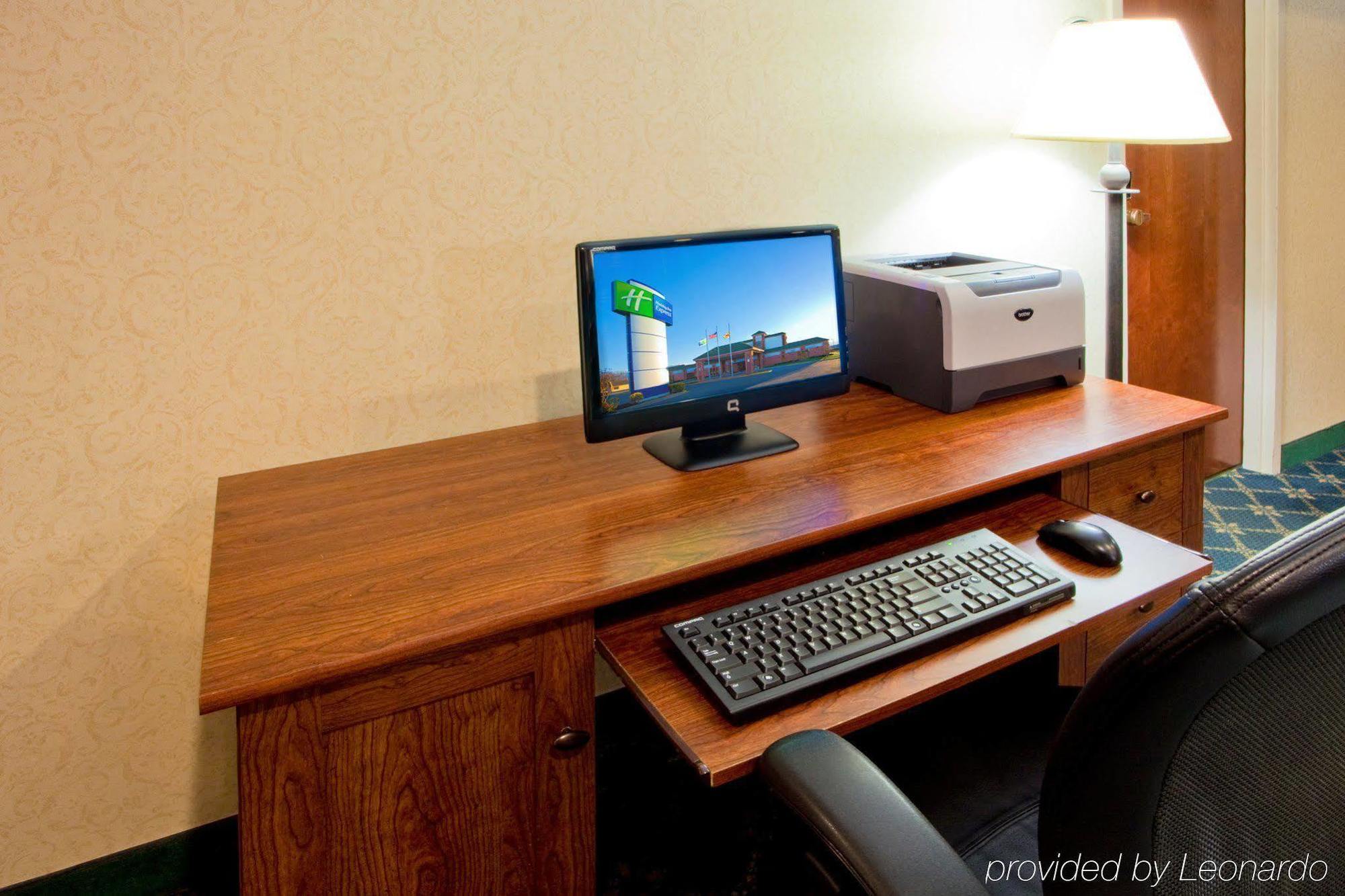 Holiday Inn Express Cambridge By Ihg מראה חיצוני תמונה